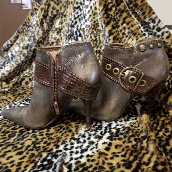 Boots - Picture 2 of 5